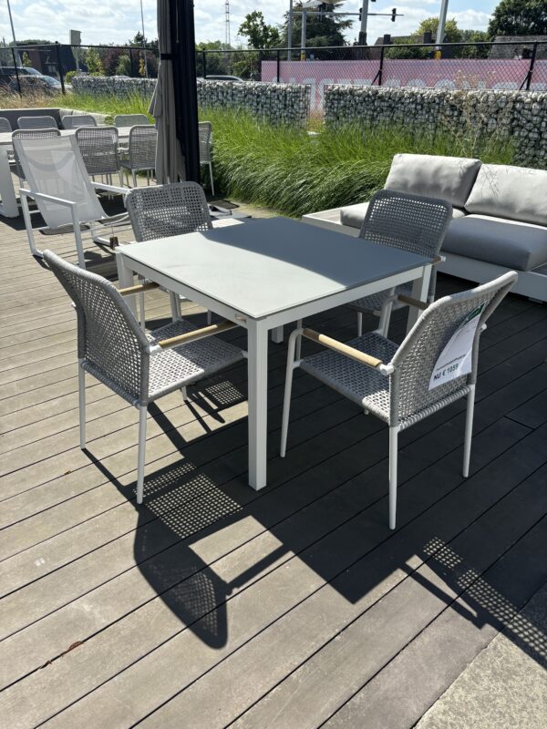 Set Juma tafel + 4 Lucia stoelen