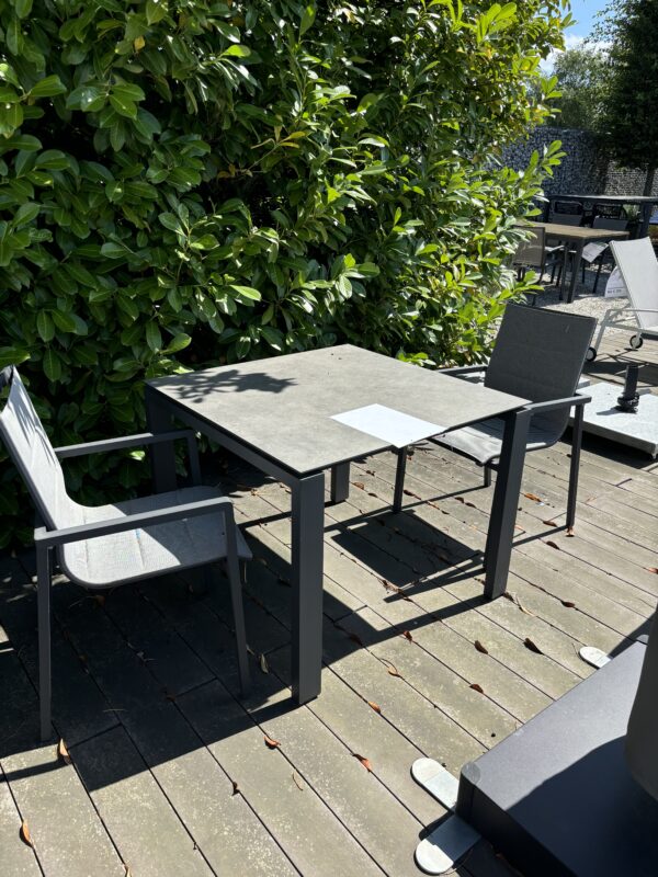 Set Goa tafel + 2 Bari stoelen