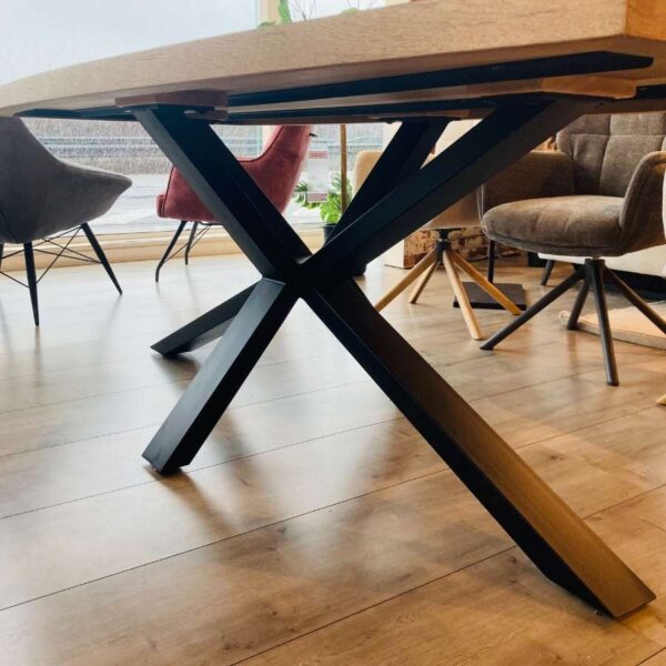 Verberckmoes Outlet Wilrijk toonzaalmodel Metaluxe eetkamertafel 210x110cm railwaybrown met stervoet Henders and Hazel detailfoto poot