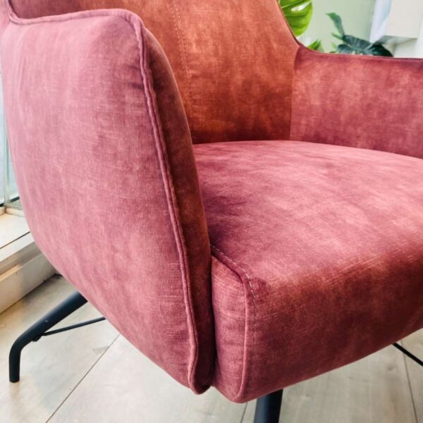 Verberckmoes Outlet Wilrijk toonzaalmodel Oona fauteuil in stof karese burgundy red XOOON detailfoto stof