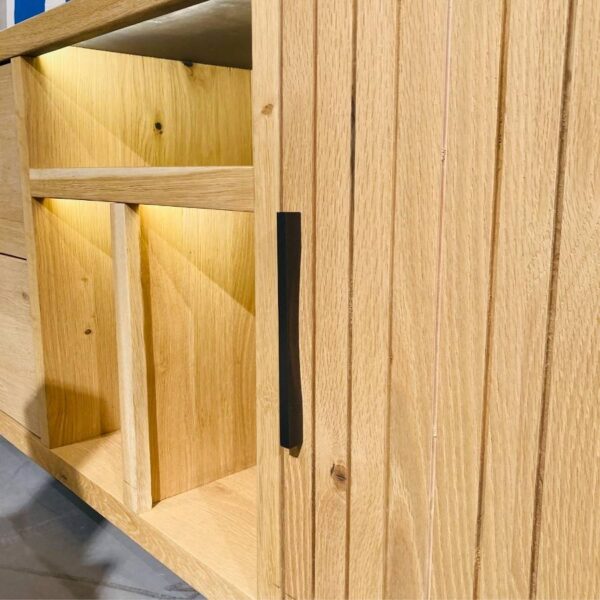 Verberckmoes Outlet - Pavie dressoir 233cm Natural Henders and Hazel detailfoto led-verlichting