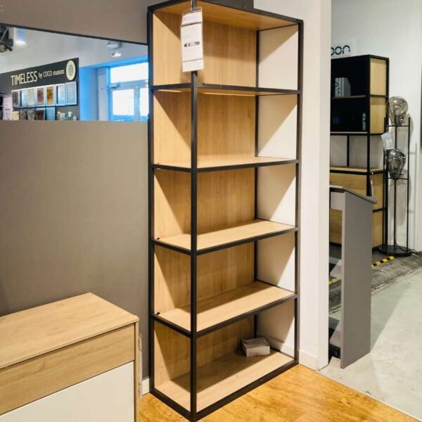 Verberckmoes Outlet Wilrijk toonzaalmodel Lindfield boekenkast met 5 niches en LED-verlcihting hoogte 195cm XOOON