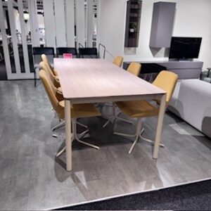 tafel en 6 stoelen lotus+lorient
