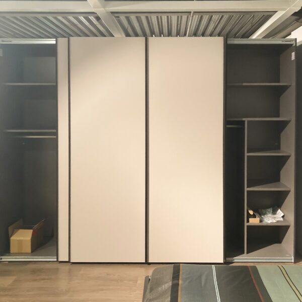 nolte-cm300p1-zweefdeurkast-volledig-open-verberckmoes-outlet