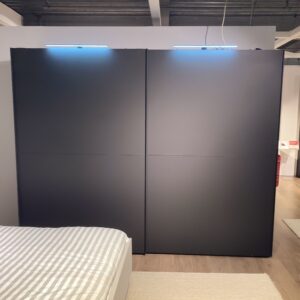 Zweefdeurkast Nolte CM310 in basaltkleur met ledverlichting – vooraa