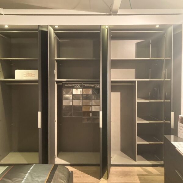 Verberckmoes Outlet – open kastindeling van Nolte Concept Me 200 met legplanken en kledingroede