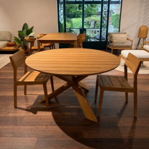 Ethnicraft Circle ronde outdoor eettafel in naturel teakhout – toonzaalmodel bij Meubelen Verberckmoes Sint-Gillis-Waas