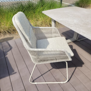 Set van 6 Jati Kebon Oxford XL armstoelen in aluminium sand mat met rope linnen en kussens in Fontalina Beige – vooraanzicht – Verberckmoes outlet Temse