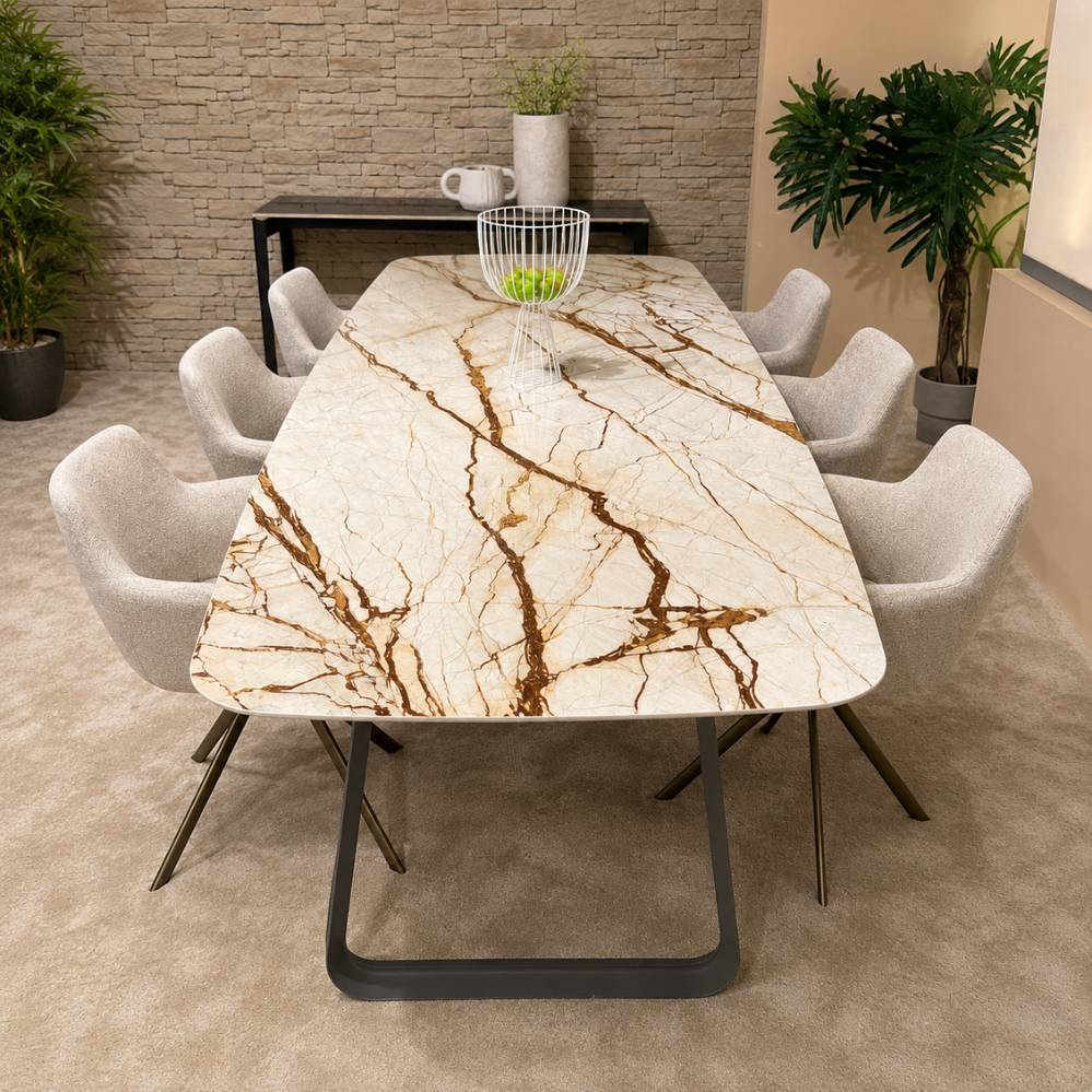 Joli Curve eetkamertafel met Faux Elyps vorm en taupe aluminium frame als toonzaalmodel bij Verberckmoes Sint-Gillis-Waas.