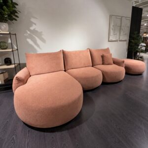 Passe Partout Bigfoot hoekopstelling met longchair links in Boogie Cinnamon 94 en royale zitplaatsen