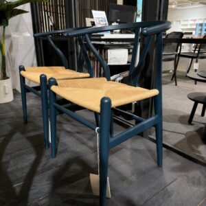 Carl Hansen & Søn Wishbone Chair by Ilse Crawford set van 6 in kleur North Sea met natural paper cord zitting toonzaalmodel Sint-Gillis-Waas Verberckmoes