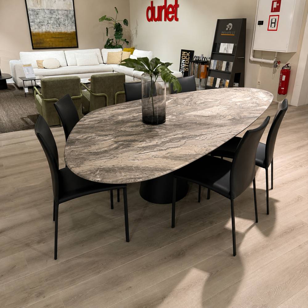 DRAENERT Kent 1550 Trilungo design tafel van 280 x 140 cm met natuurstenen blad in Stone Orobico Black Leathered – toonzaalmodel Sint-Gillis-Waas – Verberckmoes