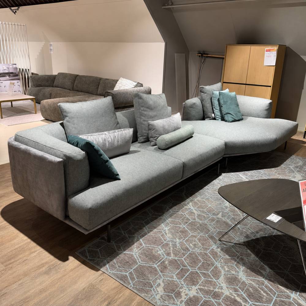 Papadatos Balthazar hoeksalon met daybed in stof Brera M06 toonzaalmodel Verberckmoes Sint-Gillis-Waas