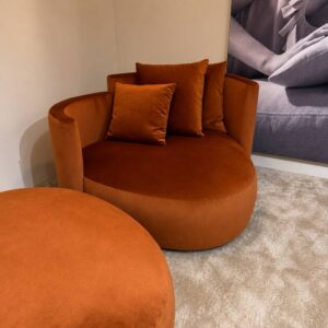 Passe Partout Plectrum Lounge fauteuil in Juke Copper stof met rugkussens schuin vooraanzicht toonzaalmodel Sint-Gillis-Waas Verberckmoes