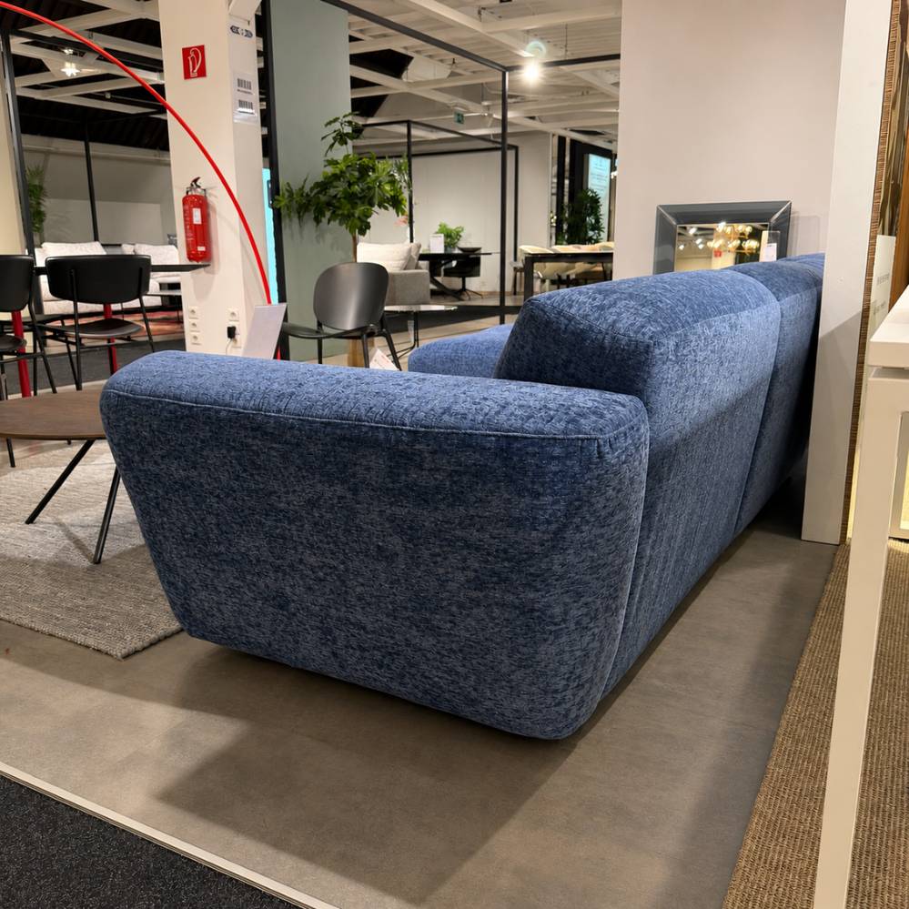 Sits Asta hoeksalon achter- en zijaanzicht in stof Luna Blauw 7 toonzaalmodel Verberckmoes Sint-Gillis-Waas