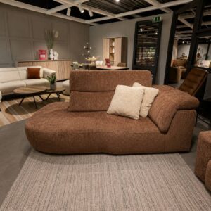 Belform Zita longchair links in roestbruine stof Picasso Chili Oil – toonzaalmodel Sint-Gillis-Waas