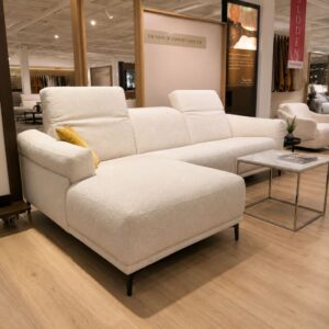 Calia Italia David hoeksalon met chaise longue links en elektrische relax in stof Origine 60 Avorio – toonzaalmodel Sint-Gillis-Waas – Verberckmoes