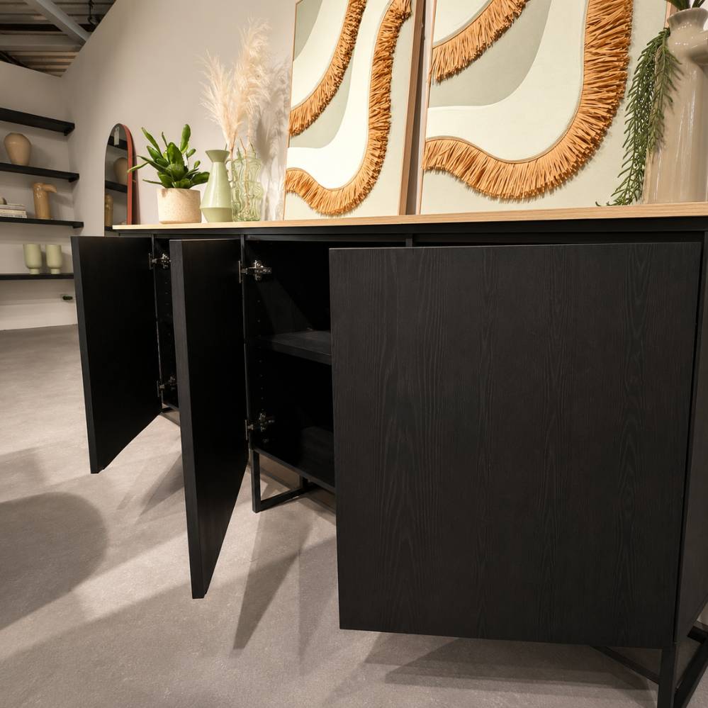 Opbergruimte achter de deuren van het Evan Portofino dressoir – toonzaalmodel Sint-Gillis-Waas