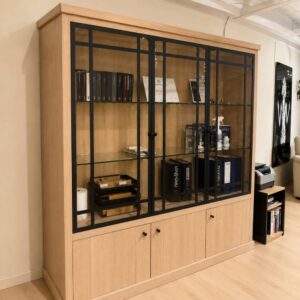 F&D Furniture York vitrinekast met glazen deuren in Nature oak – toonzaalmodel Sint-Gillis-Waas