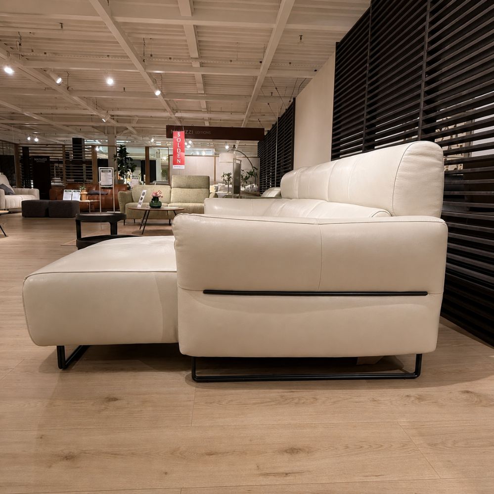 Zijaanzicht van de Franco Ferri Ginevra hoeksalon met chaise longue – toonzaalmodel Sint-Gillis-Waas – Verberckmoes