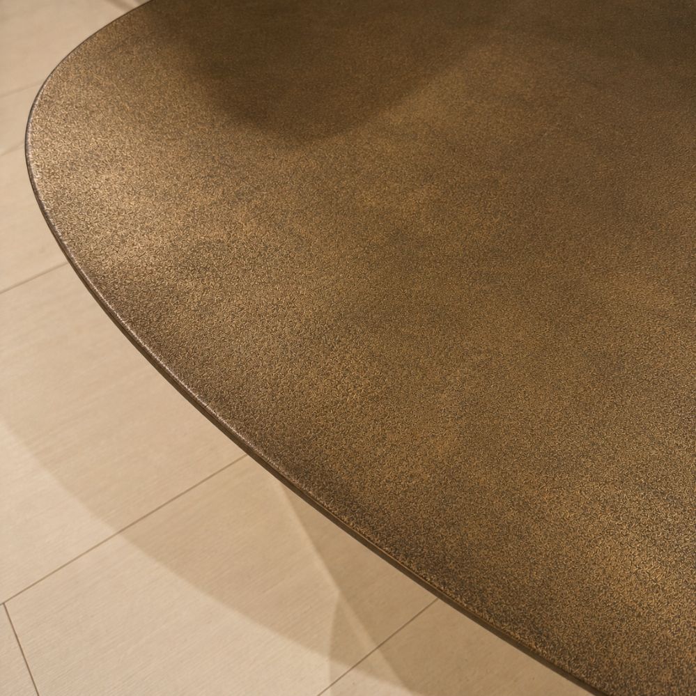 Henders & Hazel Dorval salontafel van 82 bij 105 cm met slanke metalen poten in antique gold