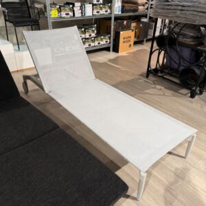 Joli Marguerite Outdoor ligbed in Lino met verstelbare rugleuning – toonzaalmodel in Sint-Gillis-Waas