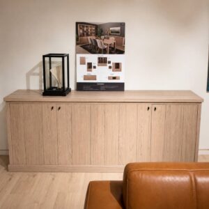 Maxfurn Brugge dressoir met 4 deuren in Misty oak – toonzaalmodel Sint-Gillis-Waas