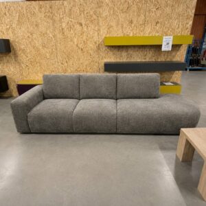 Maxfurn Moraira hoekbank in taupekleurige Movie-stof met afgeronde ottomane rechts, outletmodel tijdens de Magazijnverkoop XXL in Sint-Gillis-Waas