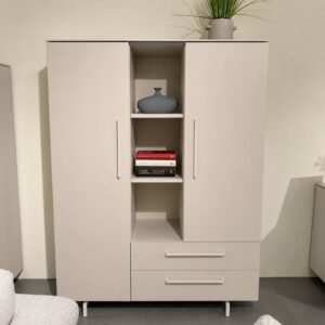 Maxfurn Scot bergkast in Ivory met twee deuren, twee laden en drie open vakken, toonzaalmodel Sint-Gillis-Waas bij Verberckmoes