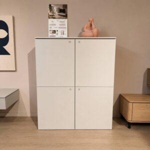 Maxfurn Stuttgart wandkast in Ivory met vier greeploze deuren, toonzaalmodel Sint-Gillis-Waas bij Verberckmoes