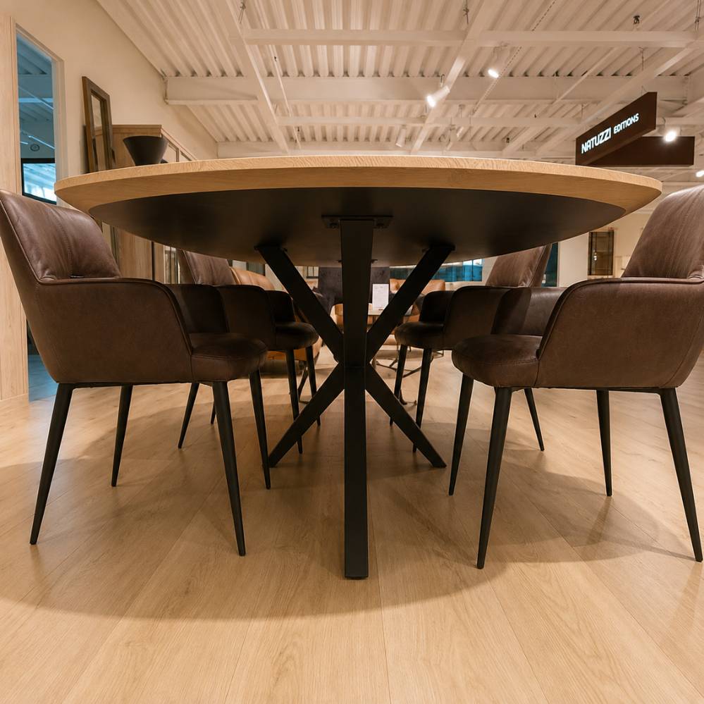 Zwart ijzeren onderstel van de Maxfurn Wellington eettafel – toonzaalmodel Sint-Gillis-Waas