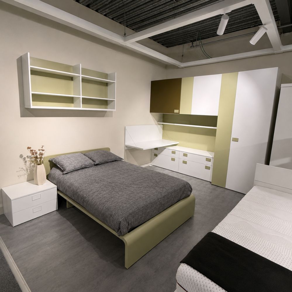 Complete Nardi slaapkameropstelling met groen bed, witte kasten, wandbureau en boekenrek, toonzaalmodel Sint-Gillis-Waas – Verberckmoes