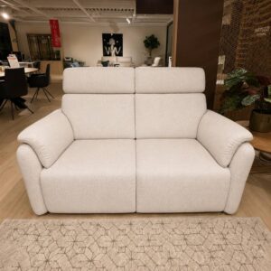Natuzzi Editions Houston vaste 2-zit in lichtbeige stof – toonzaalmodel Sint-Gillis-Waas