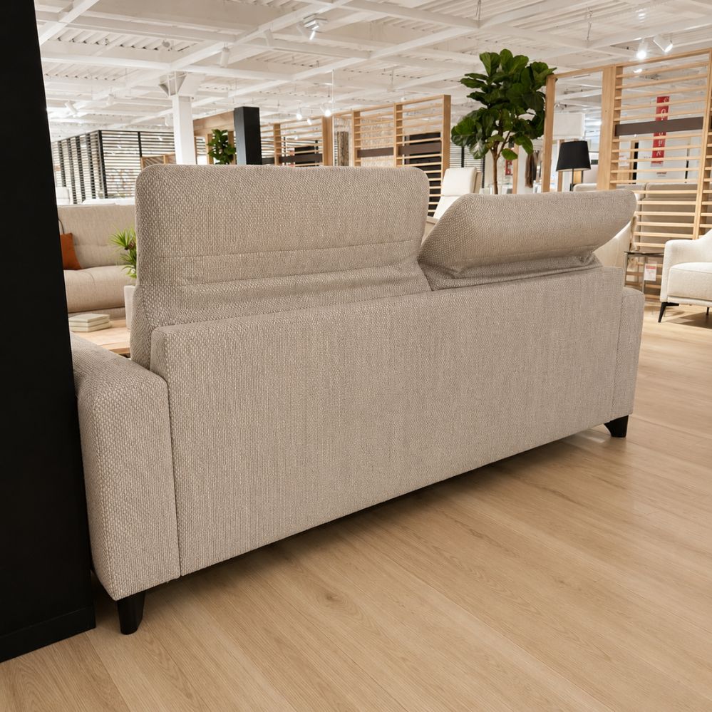 Achteraanzicht van de Neo Style Lanos 3-zit in stof ST0560582 – toonzaalmodel Sint-Gillis-Waas – Verberckmoes