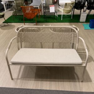 Vincent Sheppard Cleo tuinloungeset in Dune White met Almond kussens – toonzaalmodel in Sint-Gillis-Waas
