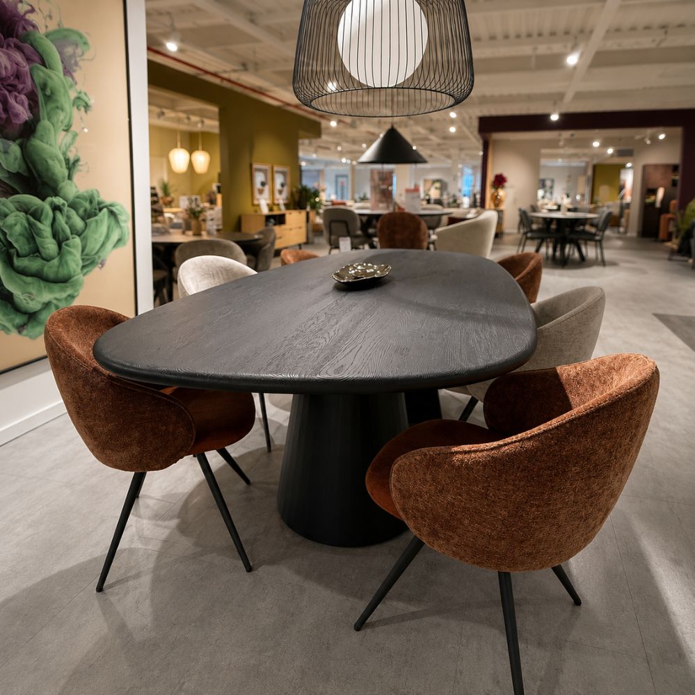 XOOON Arawood eettafel van 240 x 120 cm in zwart massief eikenhout – toonzaalmodel Sint-Gillis-Waas