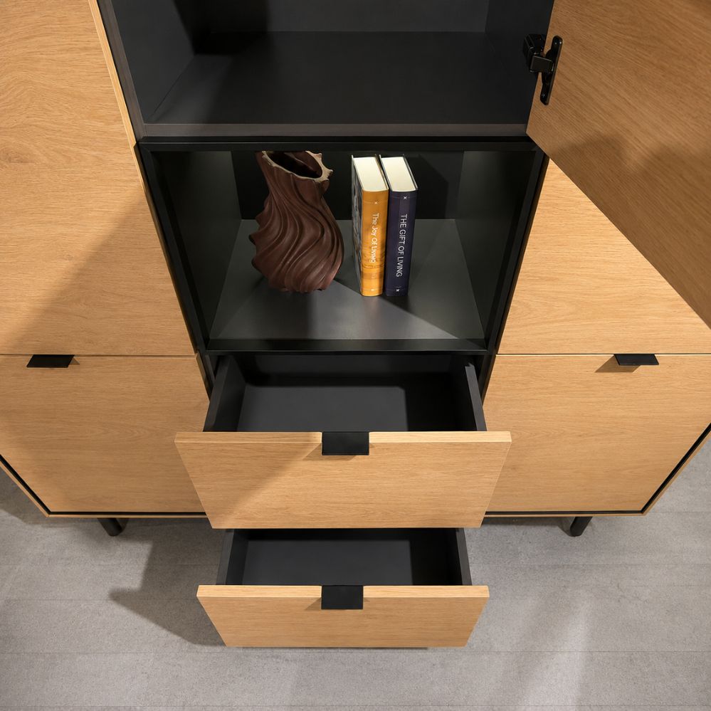Detail van de verlichte presentatieniche en twee geopende laden van de XOOON Elements dressette – toonzaalmodel Sint-Gillis-Waas