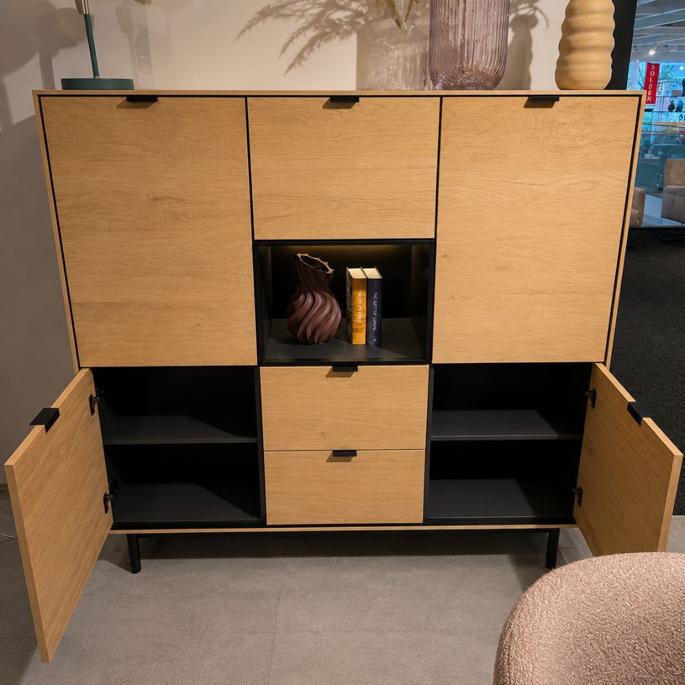XOOON Elements dressette met vijf deuren, twee laden en centrale open niche – toonzaalmodel Sint-Gillis-Waas