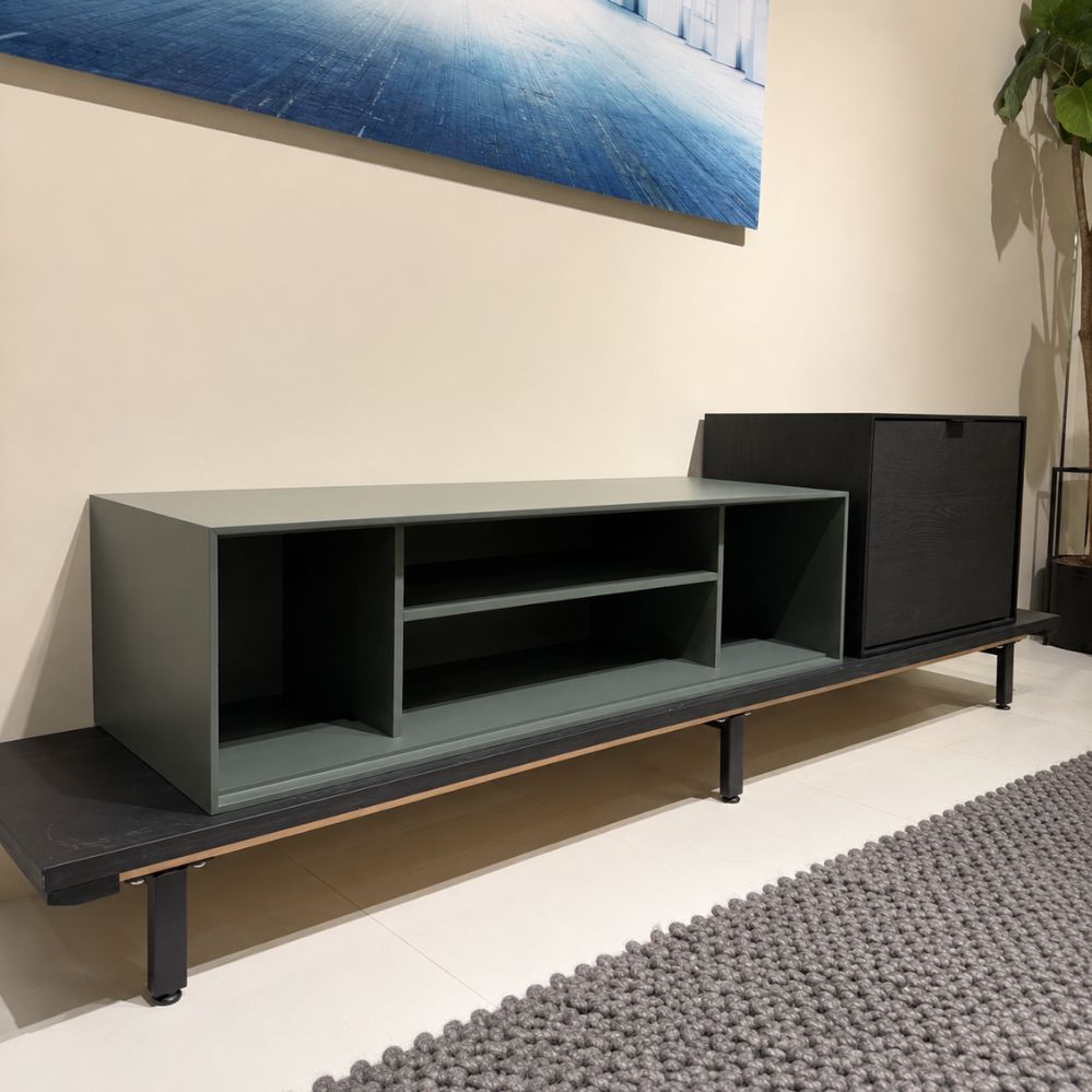 XOOON Elements tv-meubel met groen open element, onyx kast en zwart platform