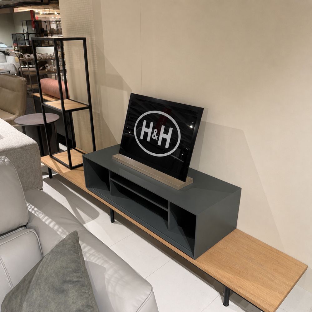 XOOON Elements modulaire tv-meubelopstelling in naturel eikenfineer als toonzaalmodel in Sint-Gillis-Waas