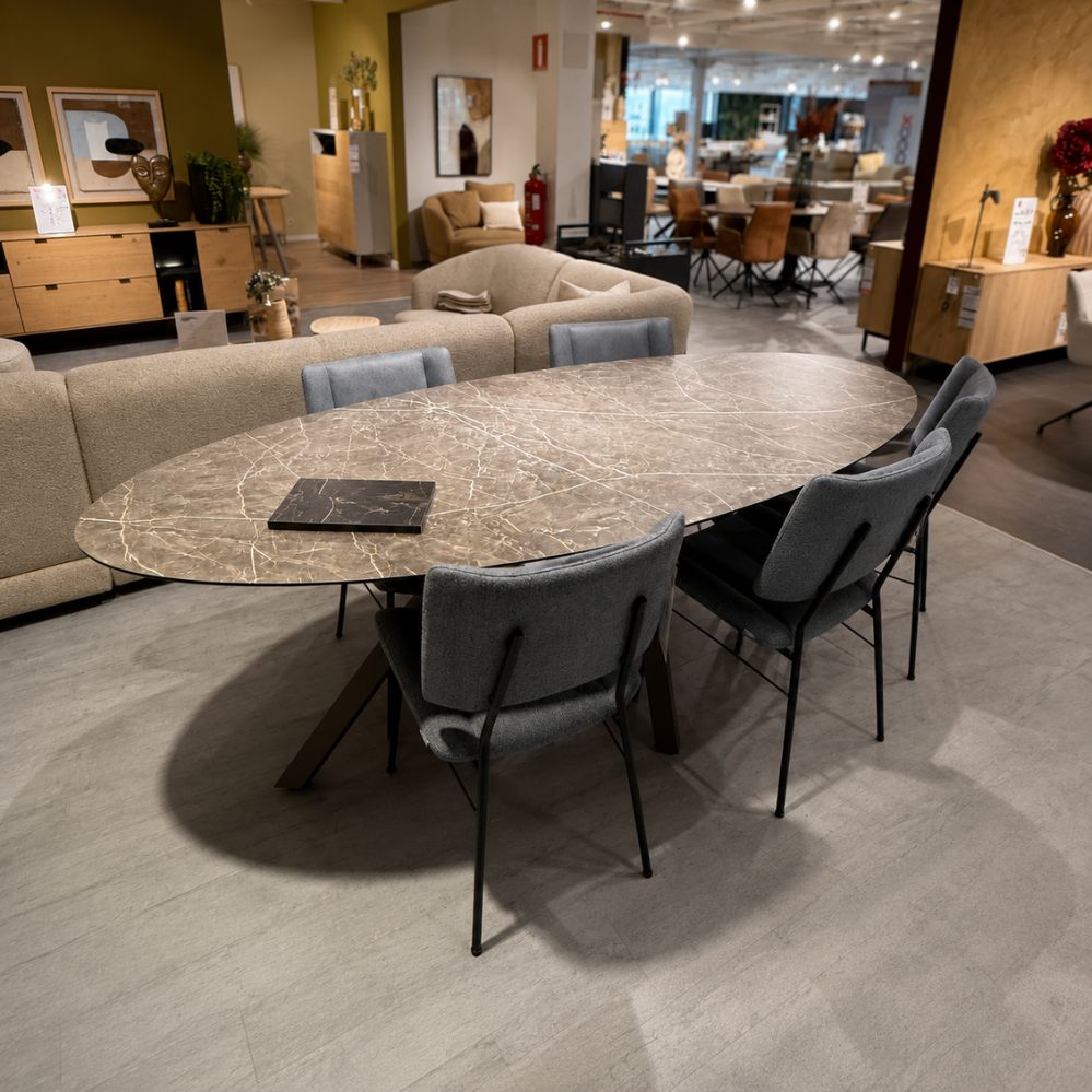 XOOON Minato eettafel van 240 x 110 cm met lichtgrijs tafelblad in marmerlook – toonzaalmodel Sint-Gillis-Waas