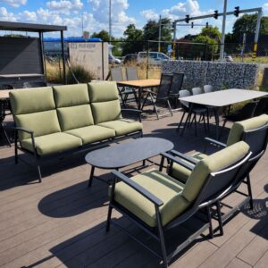 Hartman Flora loungeset met groene kussens en keramische salontafel als terrasmodel bij Verberckmoes Tuinmeubelen Temse