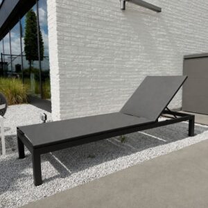 Jati Kebon Cadzand ligbed met gepoedercoat aluminium frame en textileen ligoppervlak als terrasmodel bij Verberckmoes Tuinmeubelen Temse