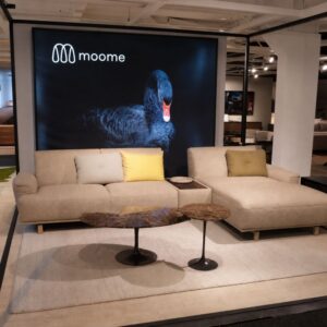 Moome Milou modulaire salon met tussentafel als toonzaalmodel bij Meubelen Verberckmoes Sint-Gillis-Waas