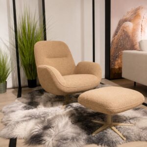 Moome Noor fauteuil met bijpassende voetbank als toonzaalmodel bij Meubelen Verberckmoes Sint-Gillis-Waas