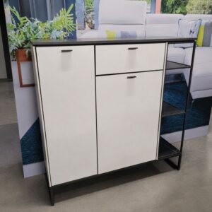 XOOON Bogota highboard in wit met donkere marmerlook als toonzaalmodel bij Meubelen Verberckmoes Sint-Gillis-Waas
